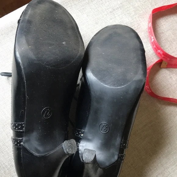 Black “Tuxedo” Heels 7.5M Merona - Picture 6 of 7